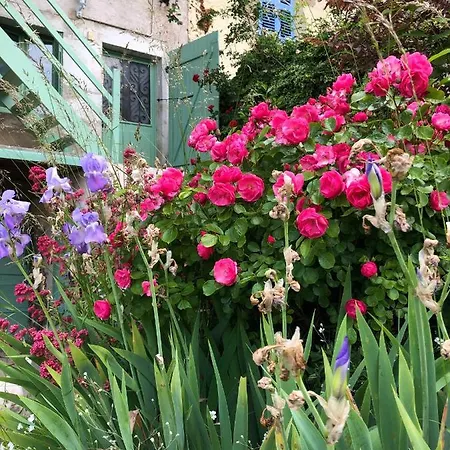 Le Paradis Des Gen Bed and Breakfast