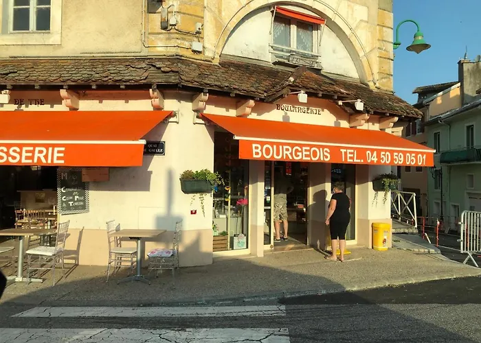 Le Paradis Des Gen Couette-café 3*